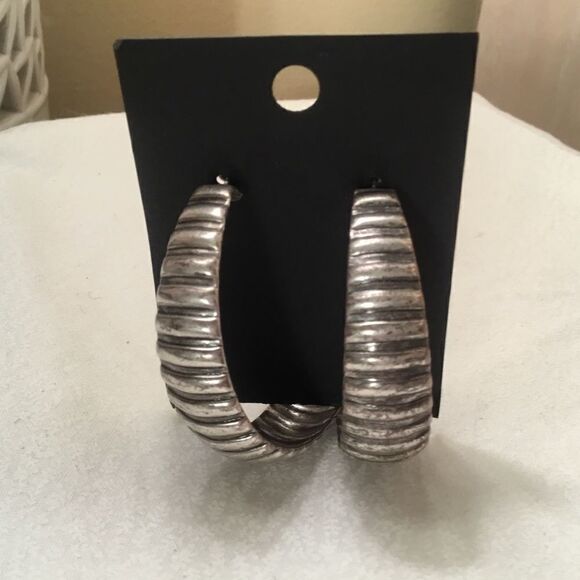 Oversized Silvertone Crinkled Earrings - Picture 2 of 6